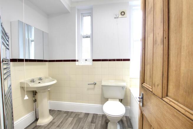 7 BATHROOM.jpg