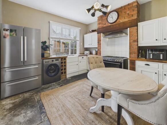 CAM04273G0-PR0157...