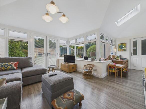 CAM04273G0-PR0172...