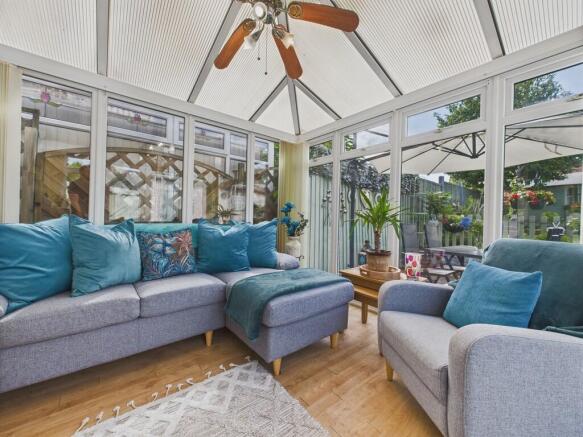 CAM04273G0-PR0153...