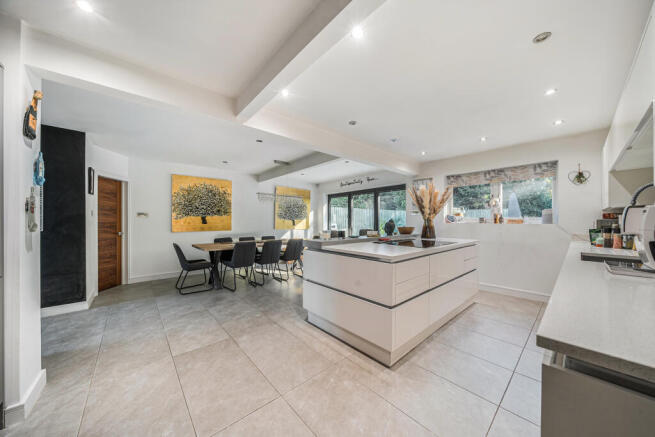 1365305-5-68fb46cfce077