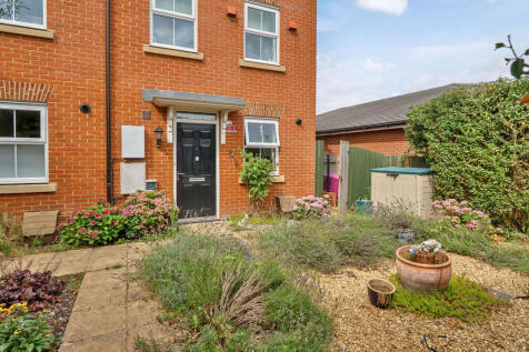 Odiham Drive, Newbury, RG14