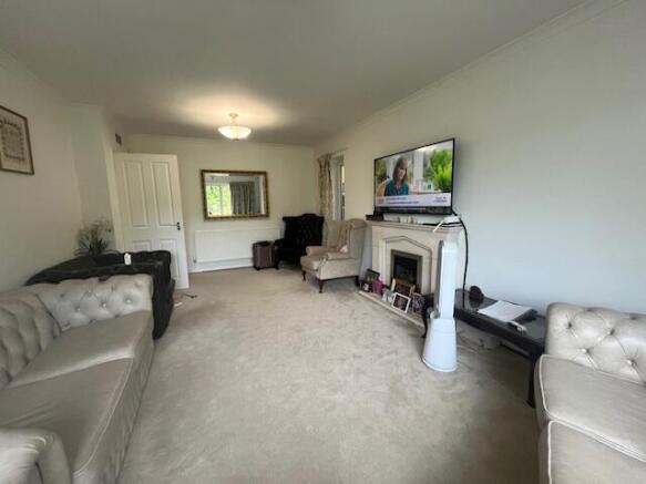 LOUNGE 2 T202509240931.jpg