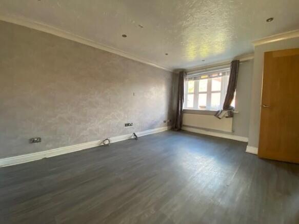 LOUNGE T202509241201.jpg