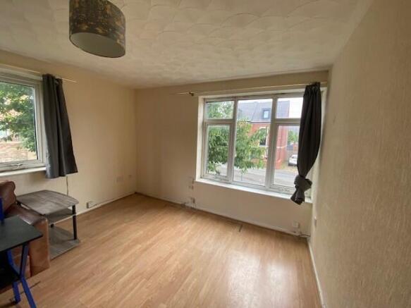 LOUNGE T202506261032.jpg