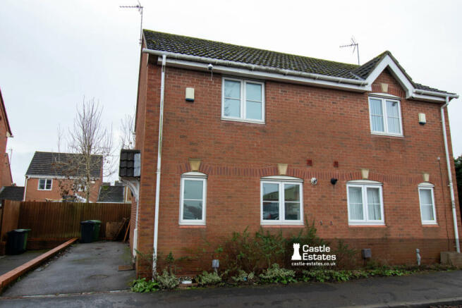 2 bedroom Semi Detached for rent