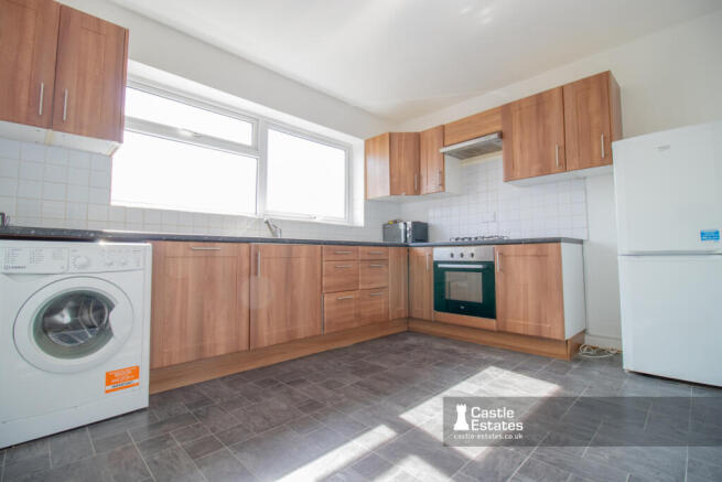 Kitchen & Dining