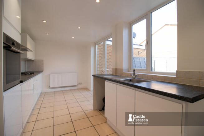 Kitchen & Dining