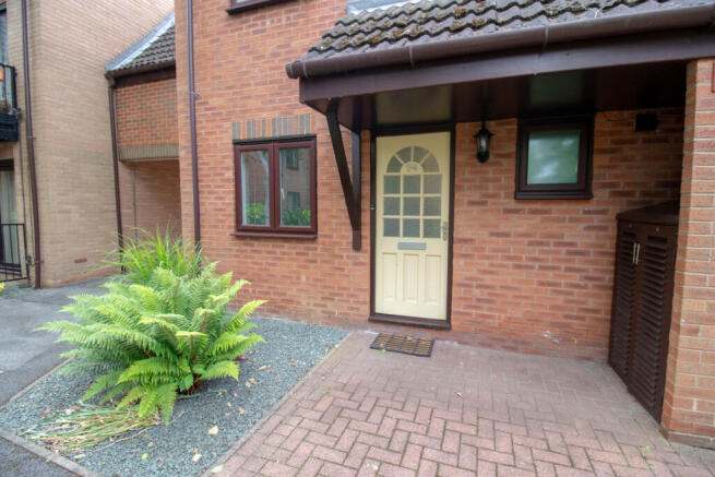 1 bedroom Ground Floor Flat for rent