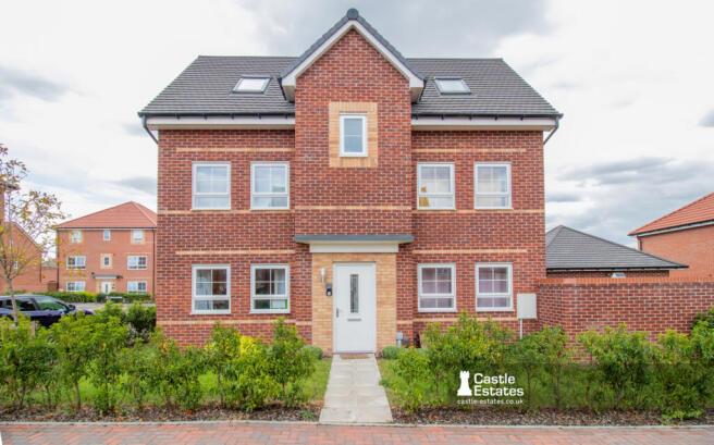 4 Bedroom Detached House to let