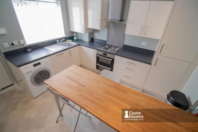 Kitchen & Dining