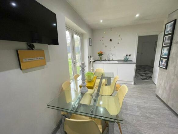 Fitted Kitchen/Dinin