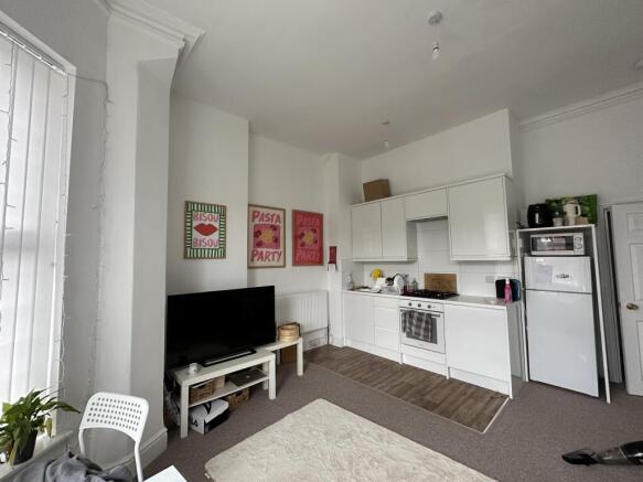 Flat 6  77 Wellington Road