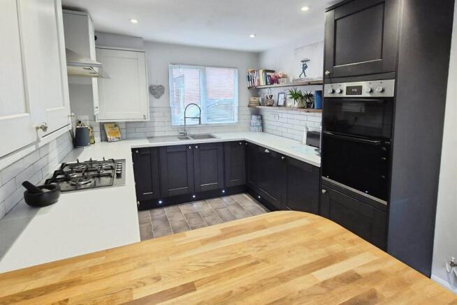 Kitchen / Breakfast Room