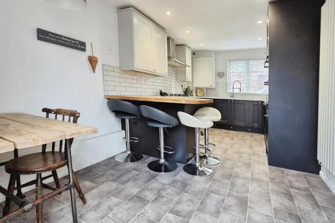 Kitchen / Breakfast Room