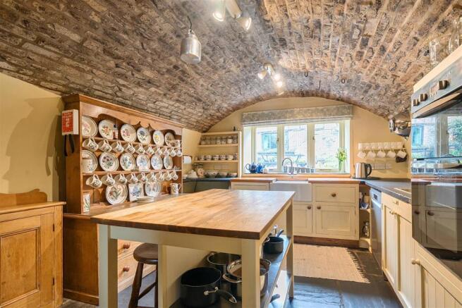 5 Kitchen.jpg
