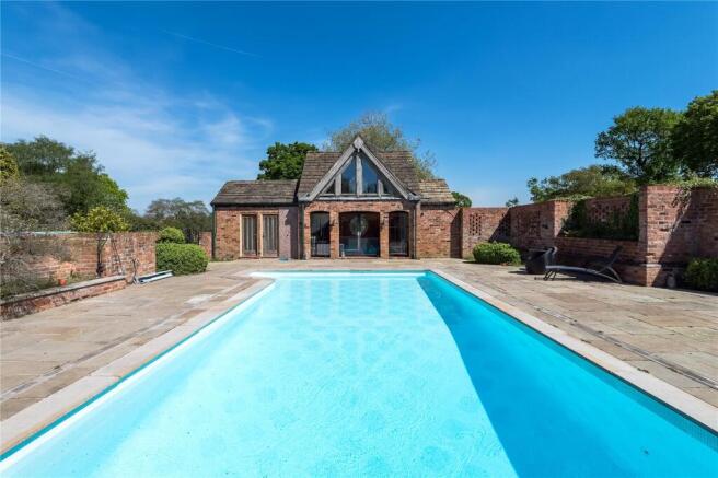 Pool & Pool House