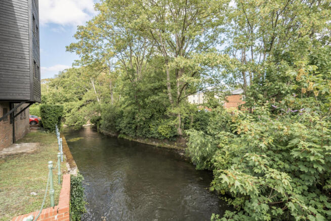 1335966-23-6895e5...