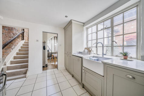 High Street, Wargrave, Reading, Berkshire, RG10