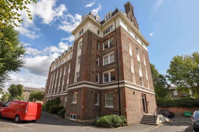 3 Bedroom Flat For Rent In Catherine Grove London Se10