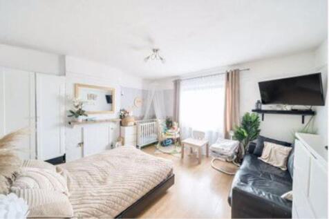 Cambridge Road, Kingston Upon Thames, KT1