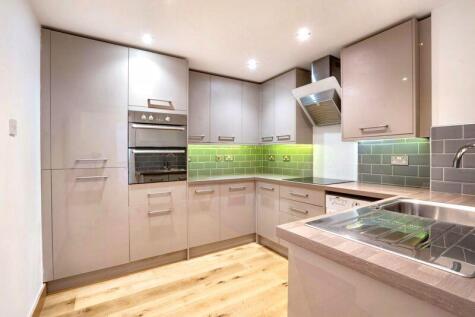 Central Walk, Station Approach, Epsom, Surrey, KT19