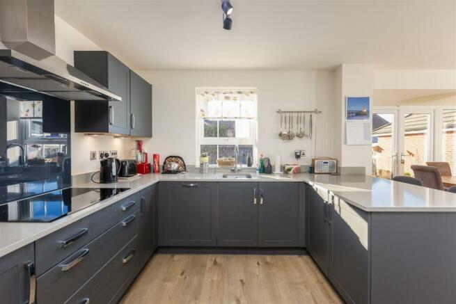 Derwent Road 85 Kitchen Dining Living Room-4.jpg