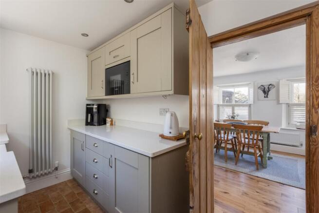 Honeystone  Cottage Kitchen-2.jpg
