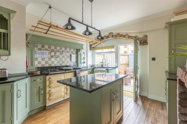 Potter Hill 33A Kitchen-1.jpg