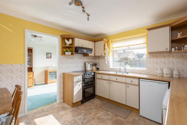 Glenmore Drive 19 Kitchen-1.jpg