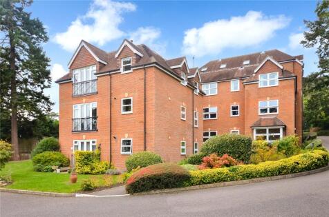 Frensham Road, Lower Bourne, Farnham, Surrey, GU10