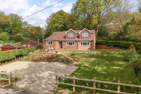 Middle Bourne Lane, Lower Bourne, Farnham, Surrey, GU10