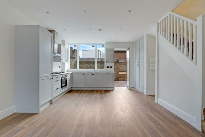 03-c2c6JHPropWorld - 29 Fransfield Grove - 7-mediu