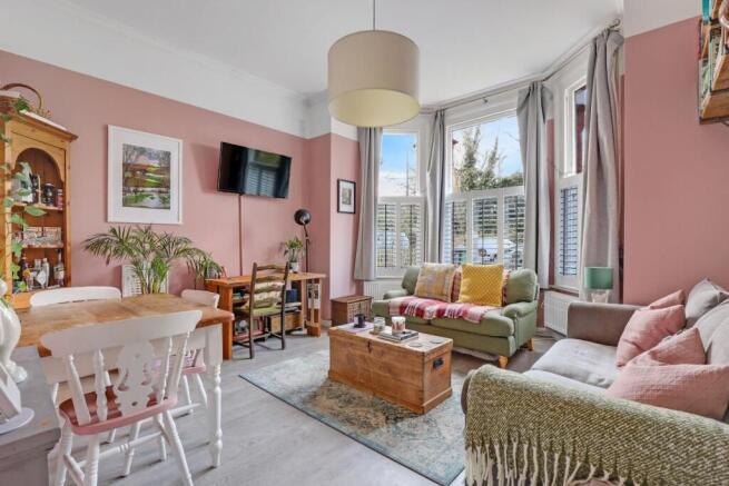 01-c130JHPropWorld - Flat B, 93 Mayow Road - 1-med