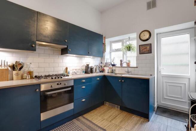 06-4f0aJHPropWorld - Flat B, 93 Mayow Road - 16-me