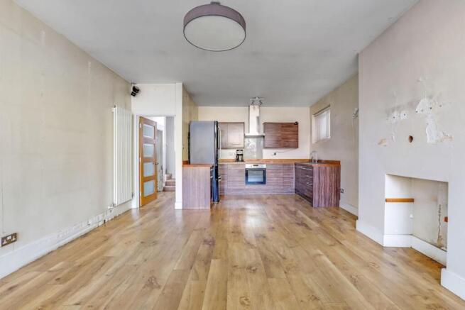 05-996dJHPropWorld - 1 Westhood Hill - 13-medium.j
