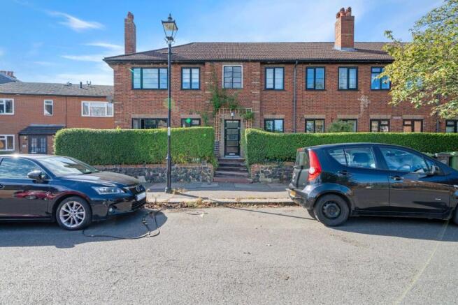 01-b1b080989 - NS - PropWorld - 14 Thorpe Close SE