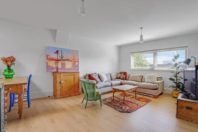 09-1dd3JHPropWorld - Flat 9, 2-4 Trewsbiry Road -2