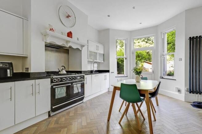 15-4822JHPropWorld - 124 Venner Road - 10.jpg