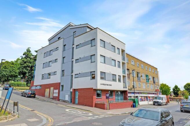 15-5697JHPropWorld - Flat 3, 104 Wells Park Road -