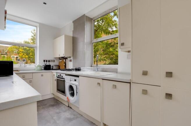 11-5999JHPropWorld - FLat 2, 76 Lawrie Park Road -