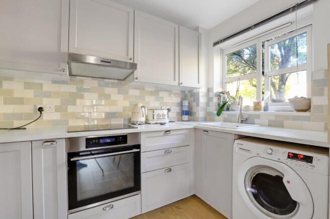 05-c334JHPropWorld - 10 Tarragon Grove - 37.jpg