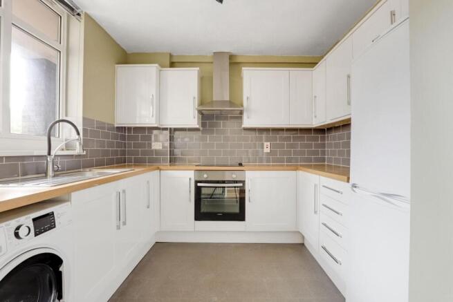 09-1b00JHPropWorld - 15 Hensford Gardens - 1-mediu