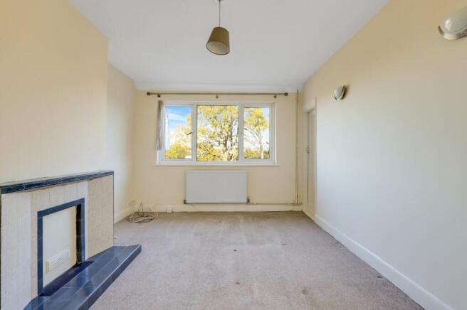 01-bc68JHPropWorld - 142 Moremead Road - 19.jpg