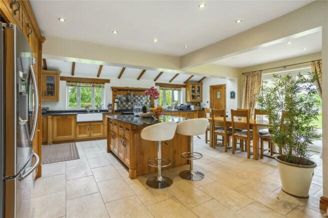 Kitchen/ Dining Room