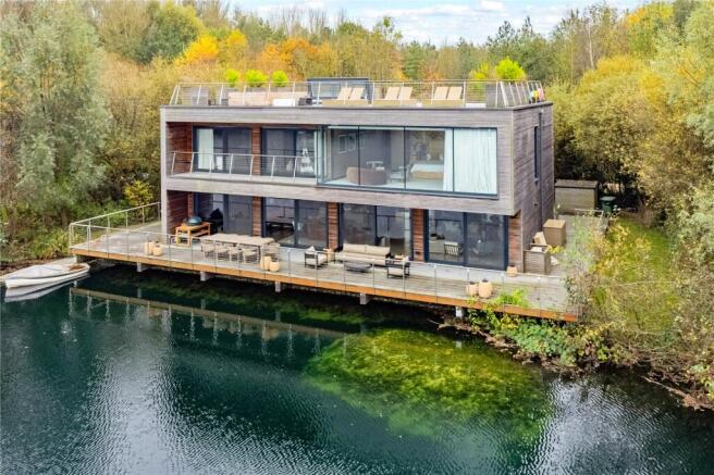 Lago Rear View