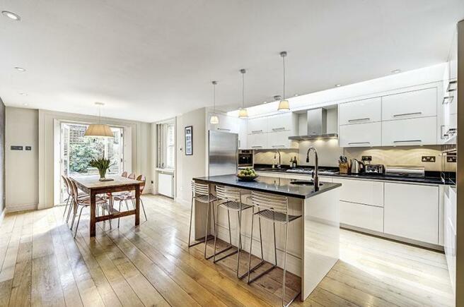 4 bedroom terraced house for sale in Penzance Street, London, W11, W11