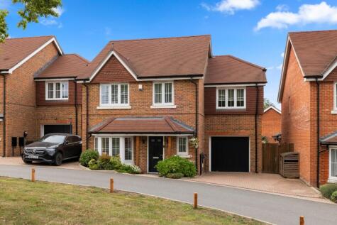 Stable Close, Wrecclesham, Farnham, Surrey, GU10