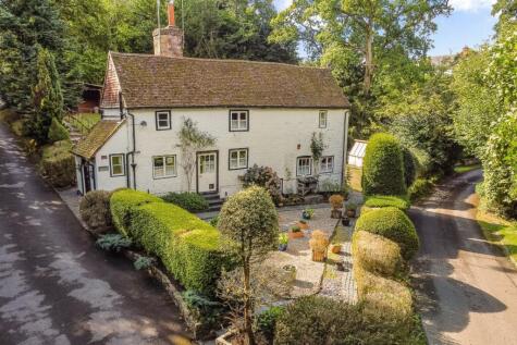 Jumps Road, Churt, Farnham, Surrey, GU10