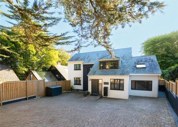 House Front / Drive
